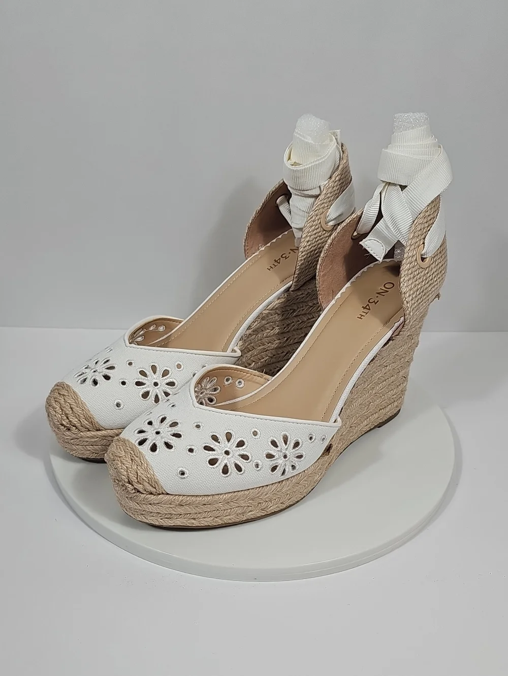 NIB On 34th Melindaa Eyelet Espadrille Wedge Lace Up Sandals White 10 Neutral